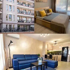 Kapana Luxury Center With Garage דירה