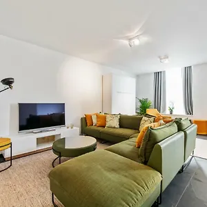 classy-apartment-in-city-center-with-large-balcony.hotelsghent.com/